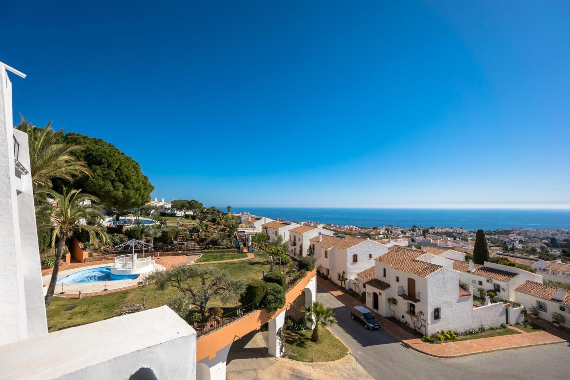 Apartamentos & Spa Torres De San Juan Nerja Exterior photo