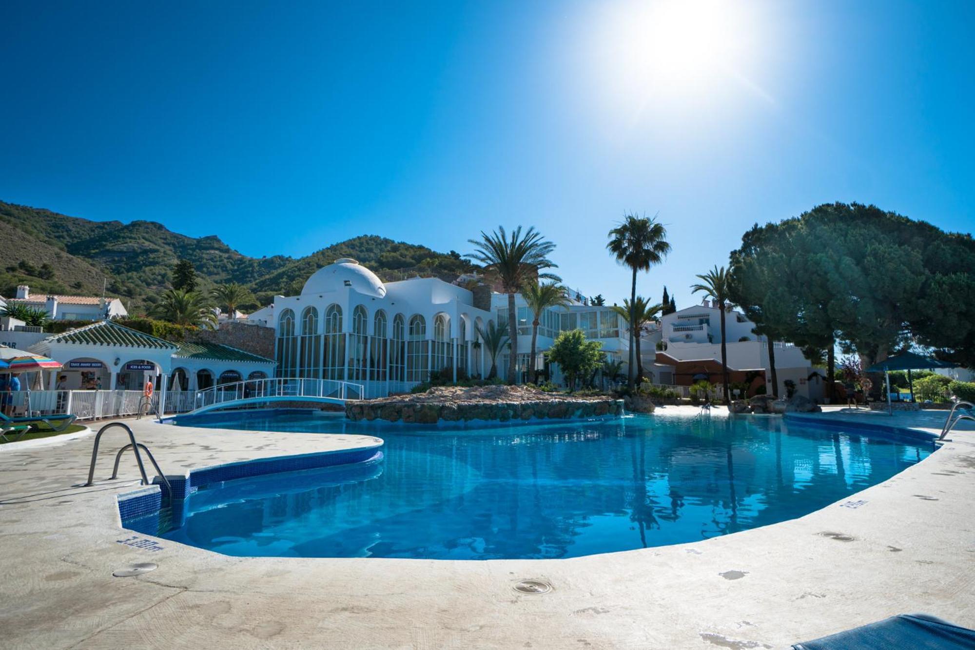 Apartamentos & Spa Torres De San Juan Nerja Exterior photo
