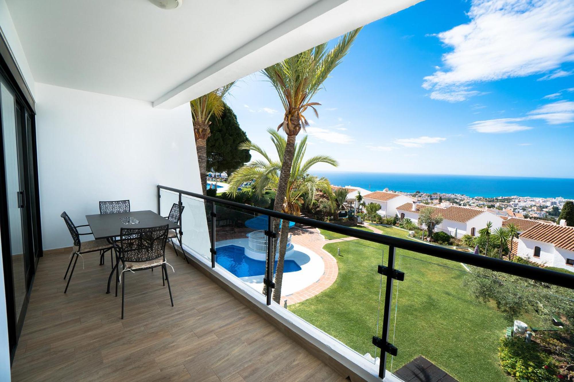 Apartamentos & Spa Torres De San Juan Nerja Exterior photo