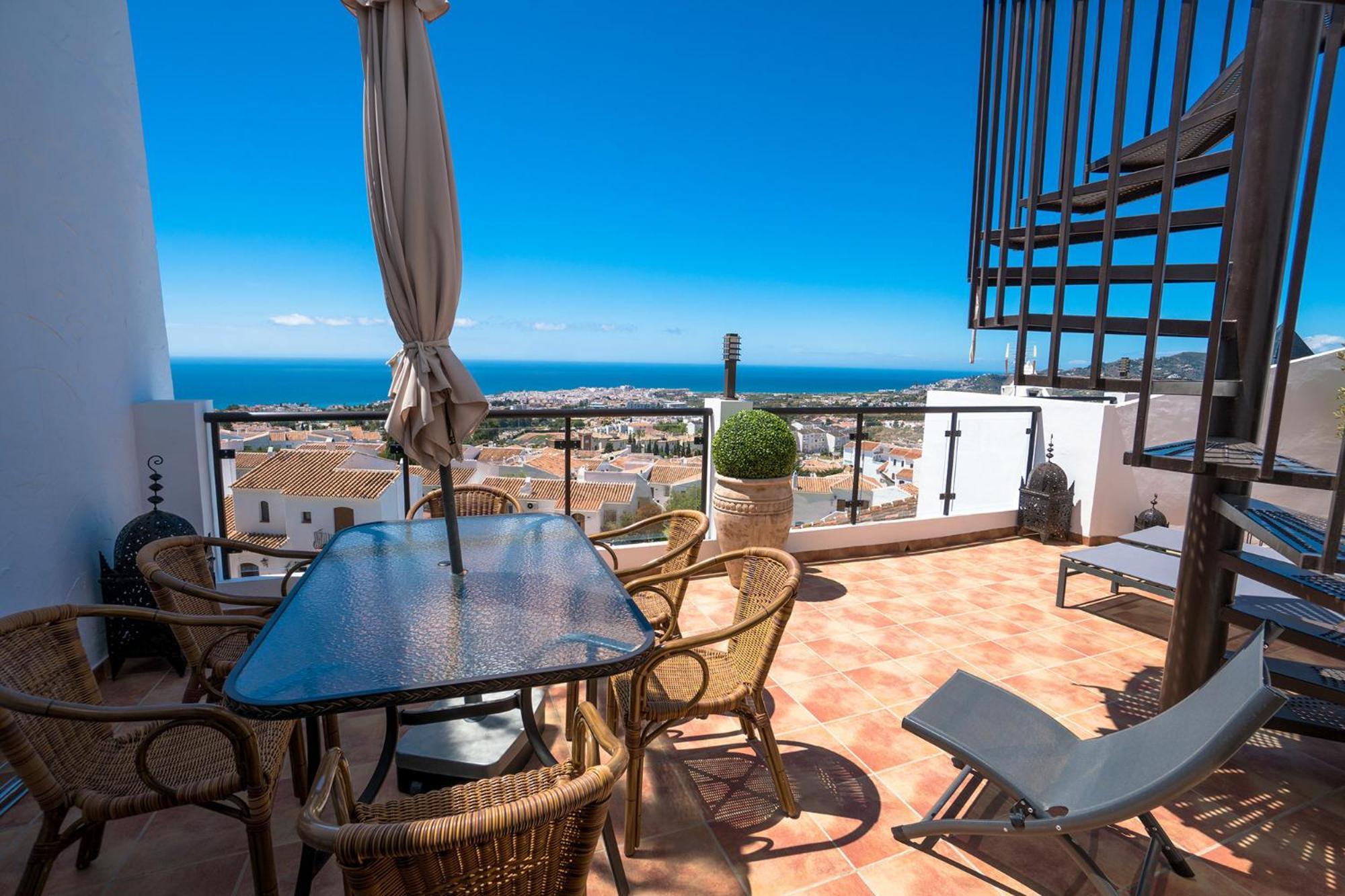 Apartamentos & Spa Torres De San Juan Nerja Exterior photo