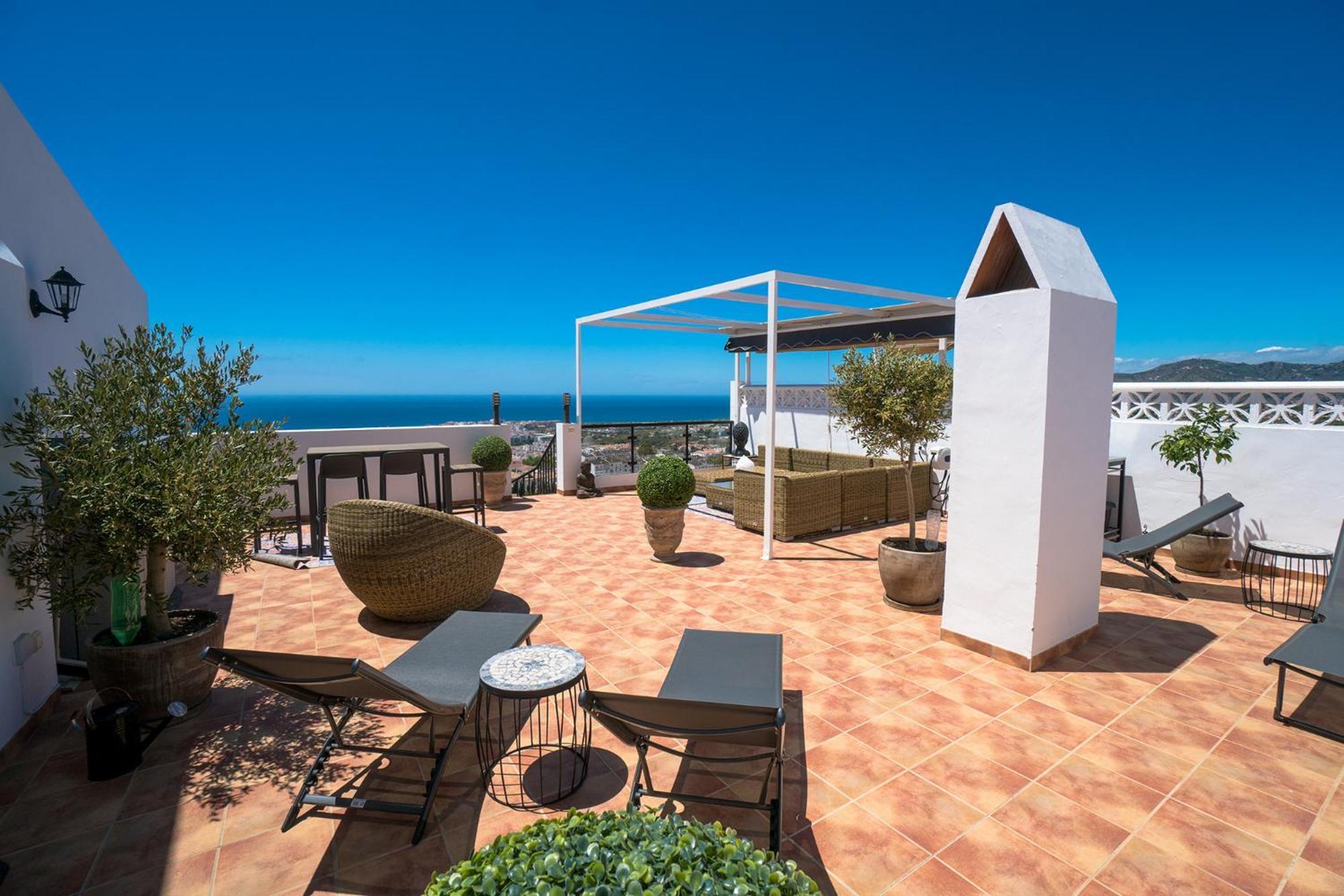 Apartamentos & Spa Torres De San Juan Nerja Exterior photo