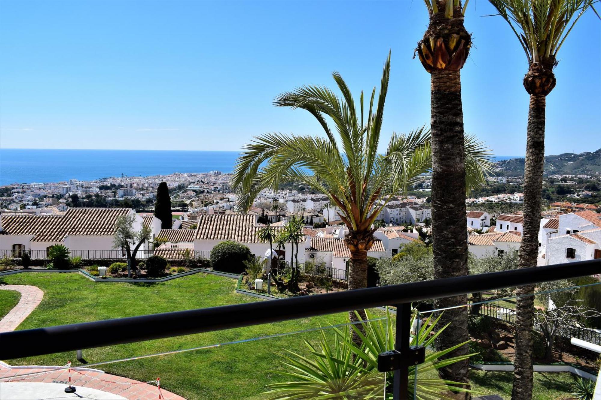 Apartamentos & Spa Torres De San Juan Nerja Exterior photo