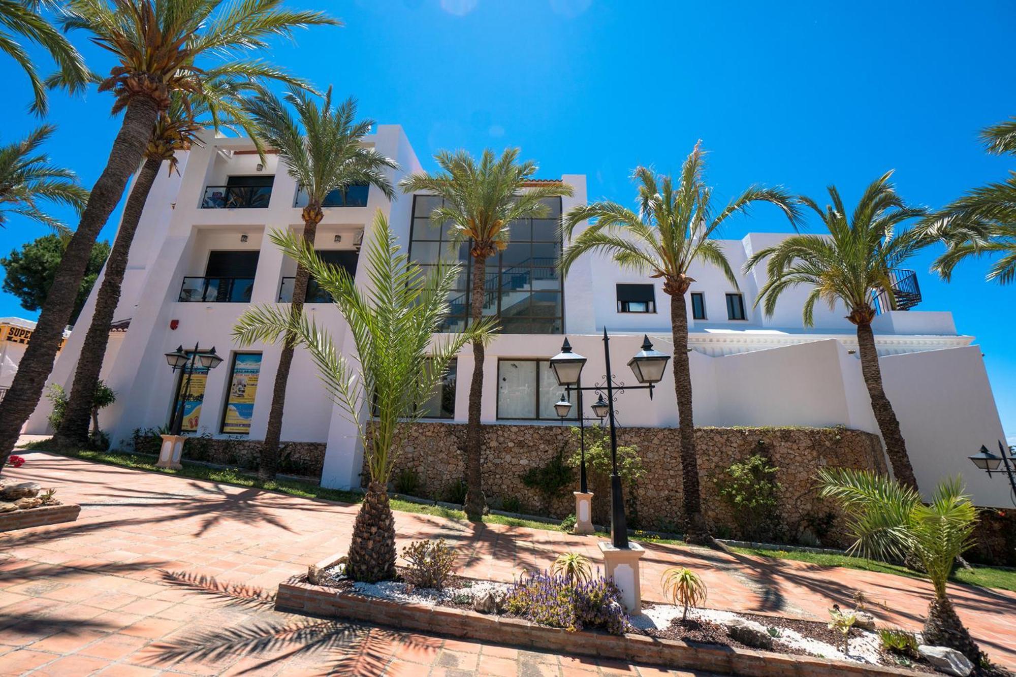 Apartamentos & Spa Torres De San Juan Nerja Exterior photo